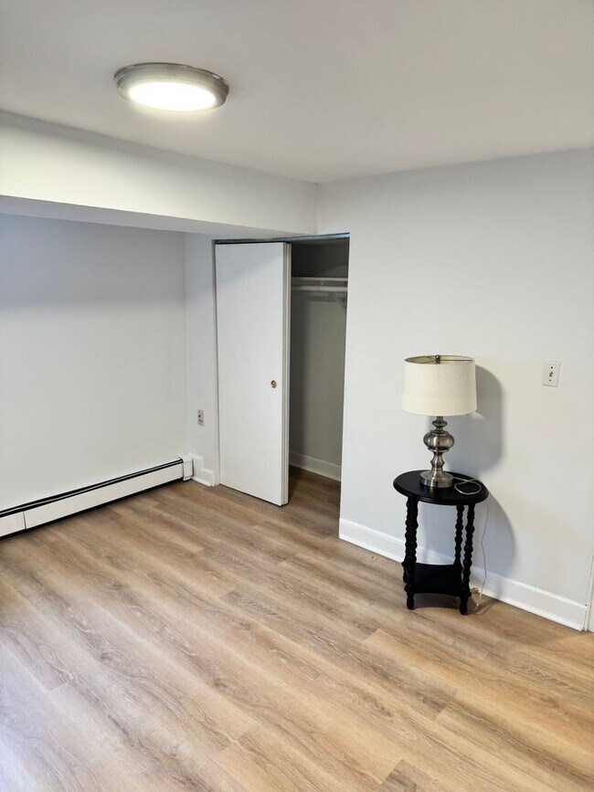 Building Photo - Desirable apartment in Brighton
