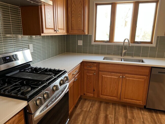 Building Photo - Charming 1BR House in Lakewood