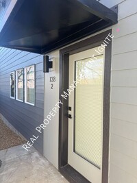Building Photo - 138 NW Hawthorne Ave