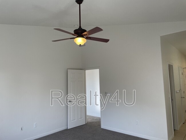 Building Photo - 4081 Rivermist Ln N