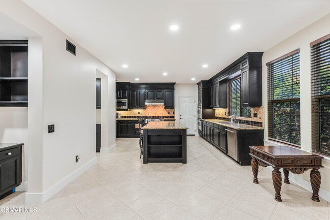 Building Photo - 504 Rustic Hills Dr