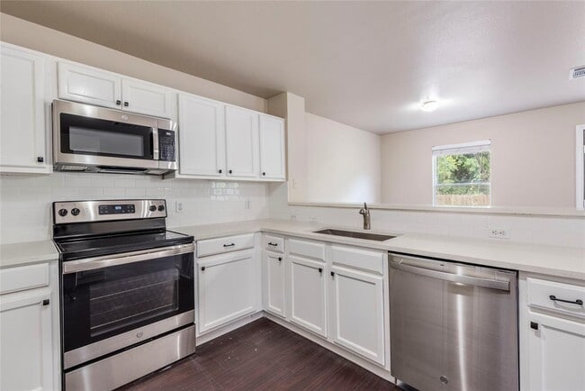 Building Photo - 8712 Dittmar Oaks Dr