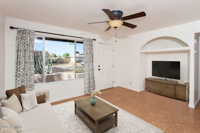 Building Photo - 3228 W Lisbon Ln