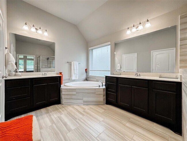 Building Photo - 10702 Longpoint Path