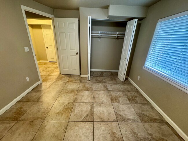 Building Photo - 5 Bedroom Home in Stetson Hills