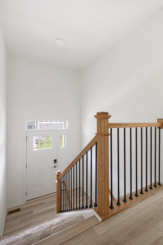 Building Photo - 553 Wolverine Dr