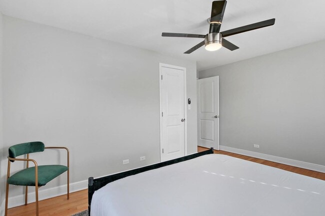 Building Photo - 5068 N Parkside Ave