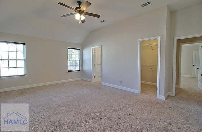 Building Photo - 220 Fairview Dr NE