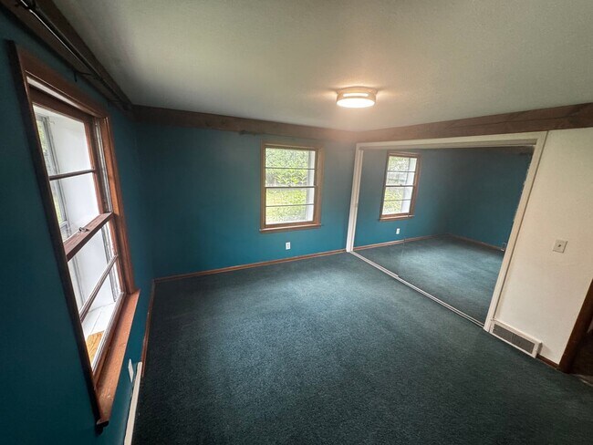 Building Photo - 703 Crescent