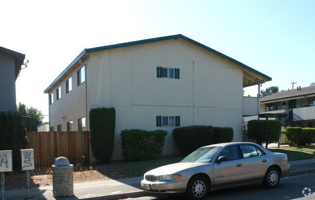 Building Photo - 808 Sharmon Palms Ln