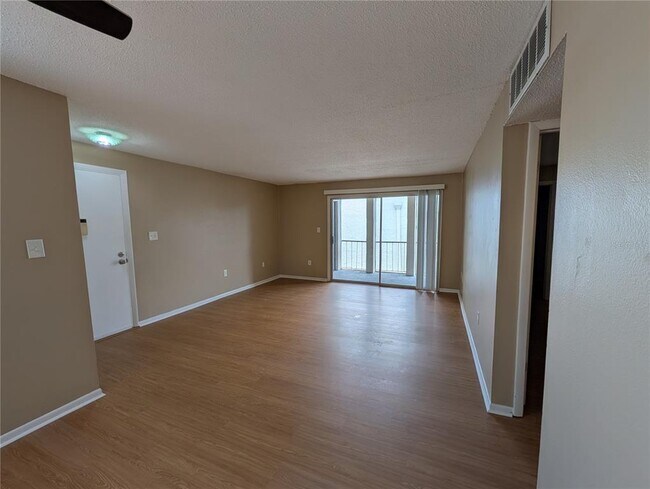 Building Photo - 522 Orange Dr