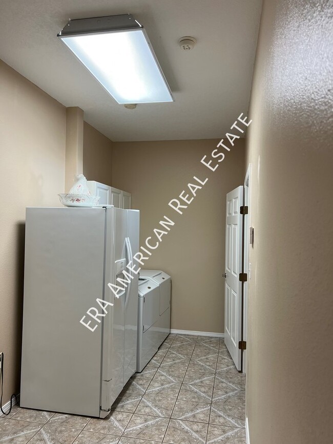 Building Photo - 305 Tarpon Rd
