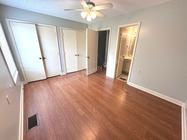 Building Photo - 2BR/2.5BA FOR RENT