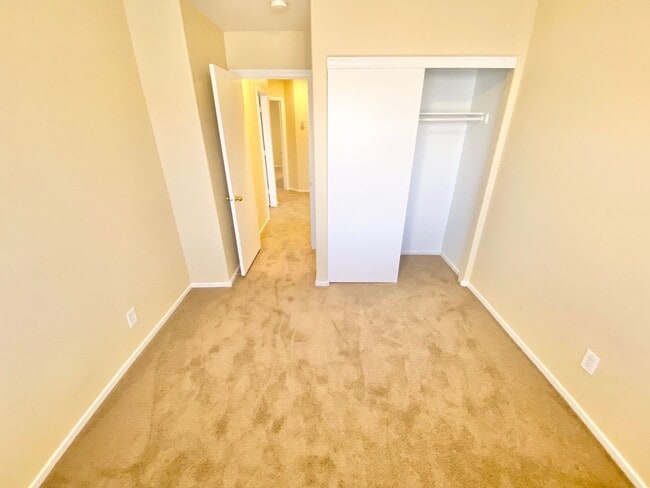 Building Photo - STUNNING 3 BEDROOM 2.5 BATH HOME LOCATED I...