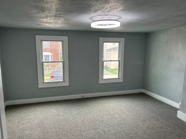 Building Photo - 1312 E 13th St