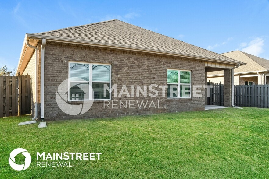 Building Photo - 303 Addison Ct