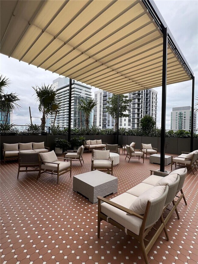 Building Photo - 11 NE 6th St