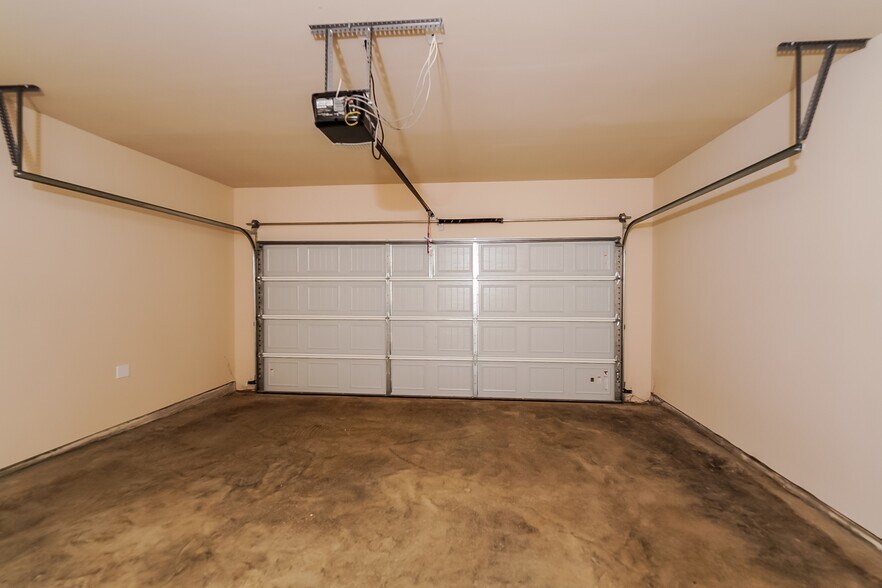 Building Photo - 335 Clover Cir