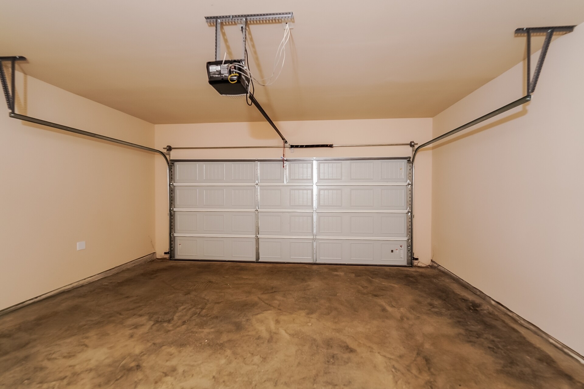 Building Photo - 530 Clover Cir