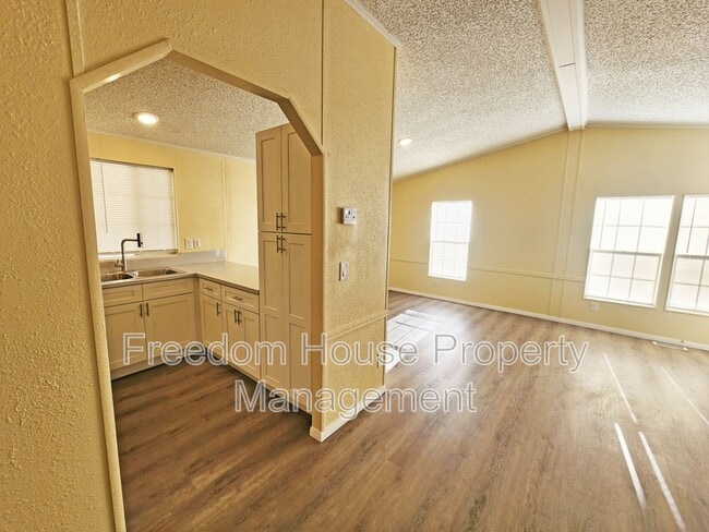 Building Photo - 6420 Wedgewood St