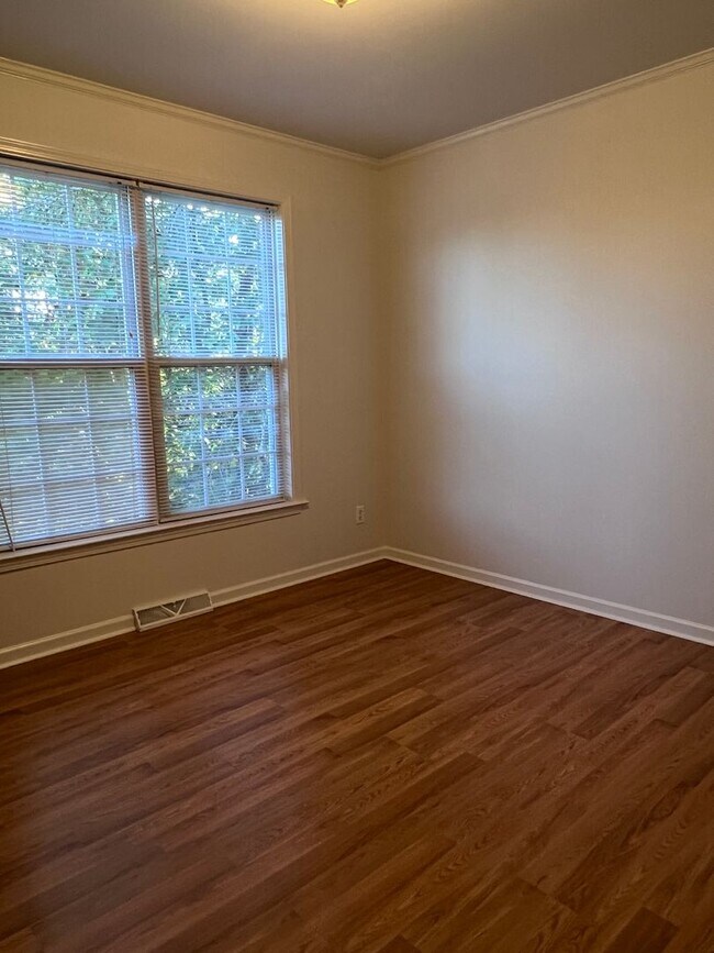 Building Photo - 35 Spicewood Rd
