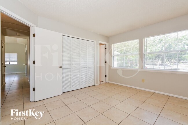 Building Photo - 121 Summerset Dr