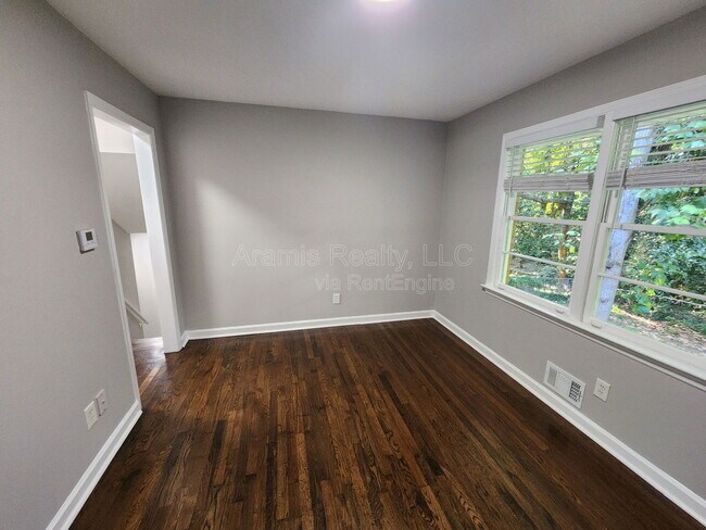 Building Photo - 2689 Collier Dr NW