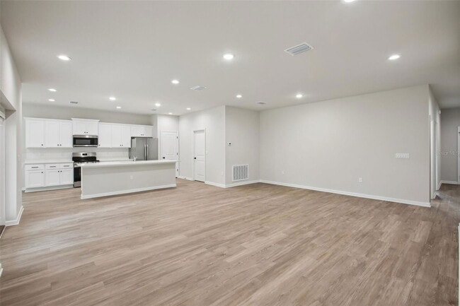 Building Photo - 64 Cactus St