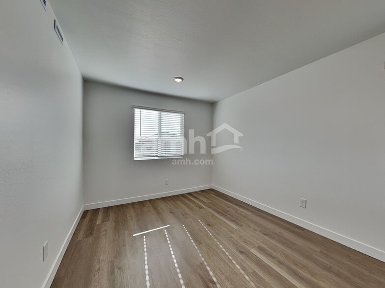 Building Photo - 20177 W Thomas Rd