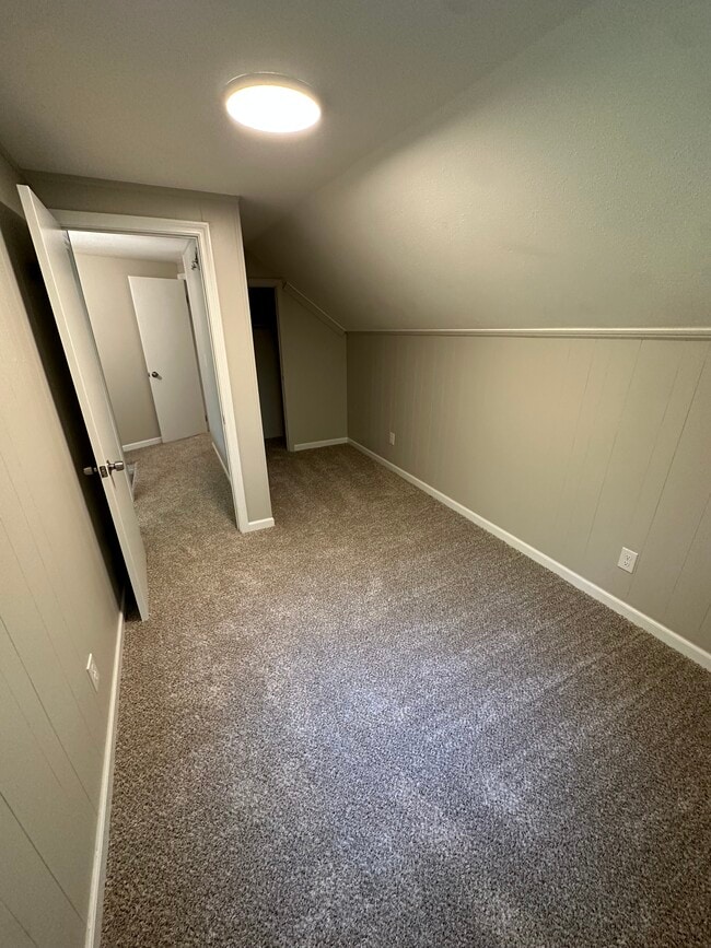 Building Photo - 66 School St