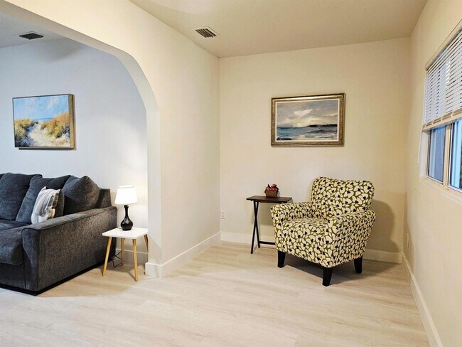 Building Photo - 719 Briggs St