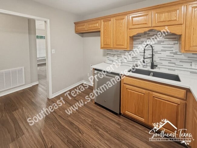 Building Photo - 280 Parkway Dr