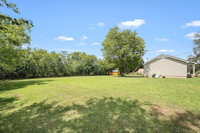 Building Photo - 681 Elbethel Rd
