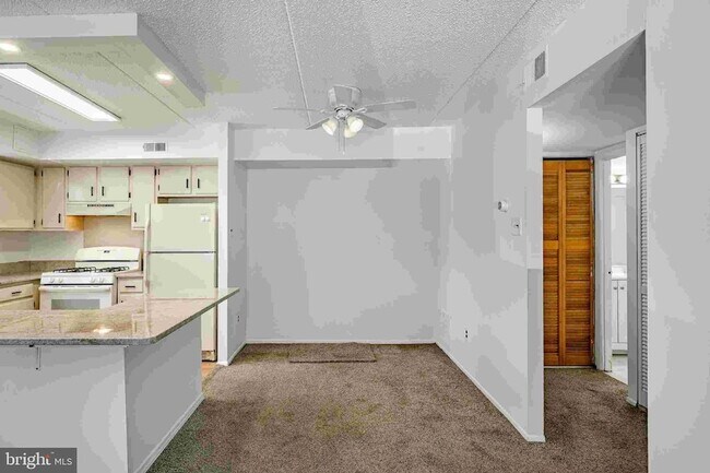 Building Photo - 6101 Hilltop Dr