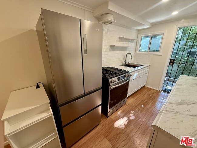 Building Photo - 1926 Hillcrest Rd