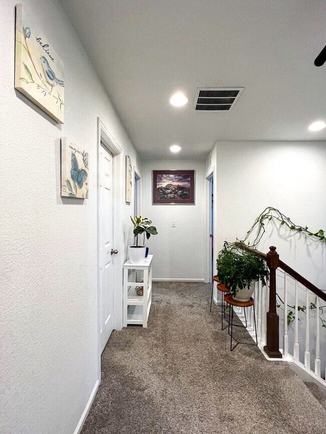 Building Photo - Stonegate 4bd 3ba 2,265sq.ft. - built in 2019 - FOR RENT!