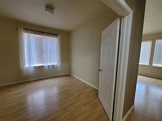 Building Photo - Spacious 4 Bed 3 Bath Home with a Pool!
