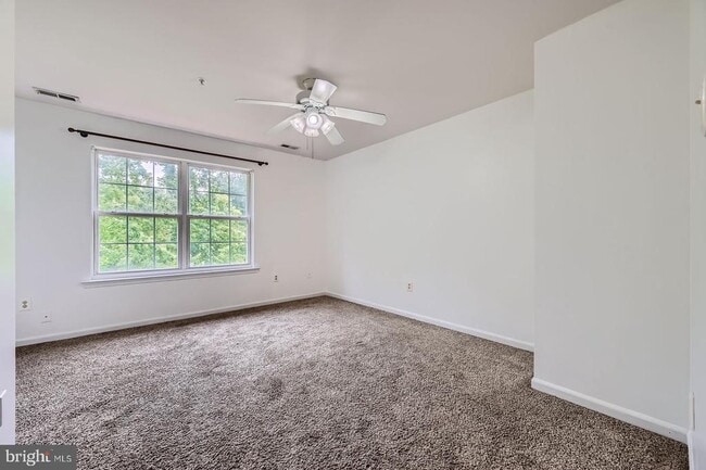 Building Photo - 9863 Greenbriar Way