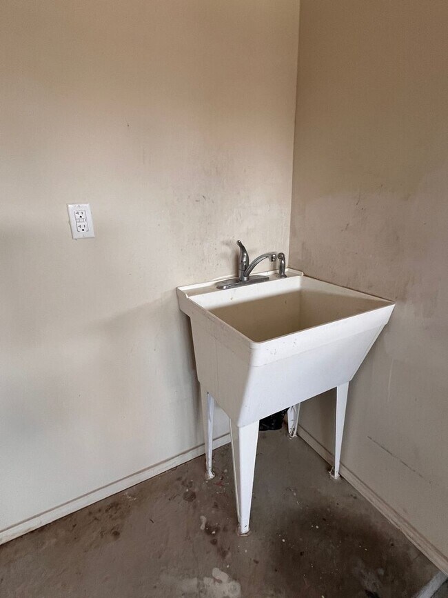 Building Photo - Spacious 5-Bedroom Harker Heights Home with 3 Living Areas & 3-Car Garage