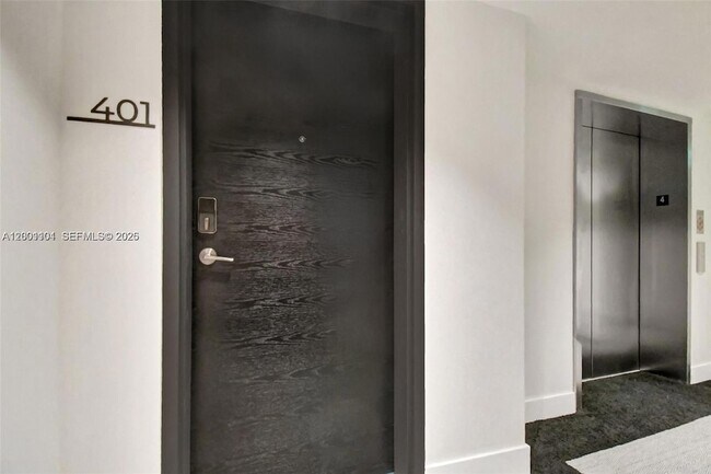 Building Photo - 9901 W Bay Harbor Dr