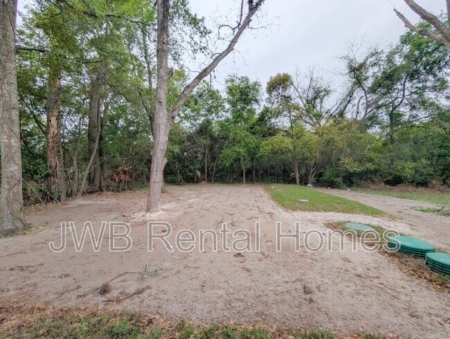 Building Photo - 1667 Helena St