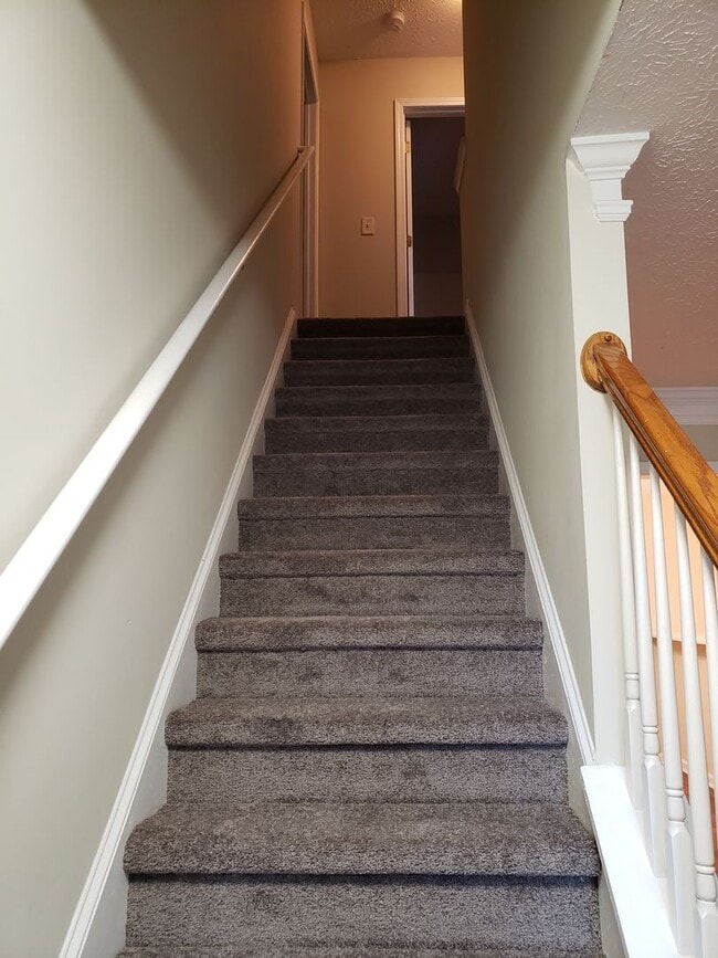 Building Photo - Cul-de-sac home ready to move in!