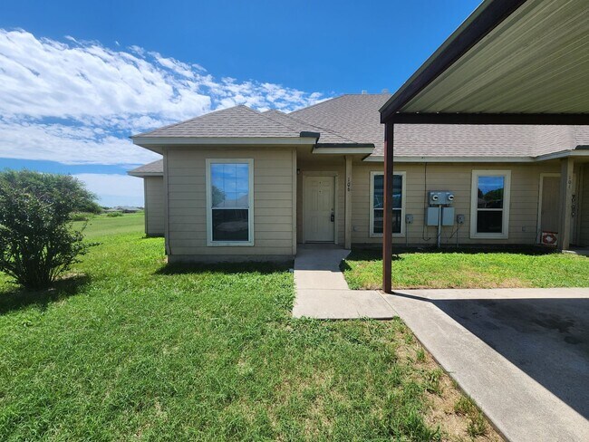 Building Photo - Charming 3 bedroom duplex in Weatherford