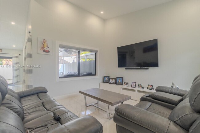 Building Photo - 15615 SW 63rd Ter
