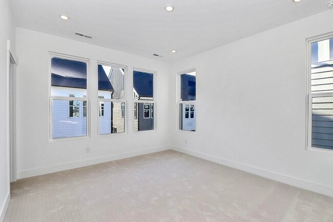 Building Photo - 5027 Duchess Dr