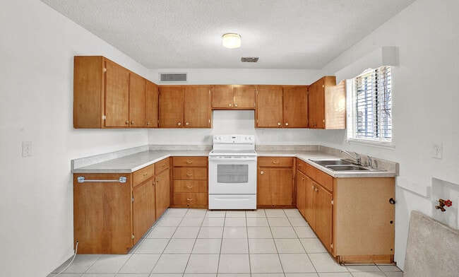Building Photo - 5726 Waycross Ave