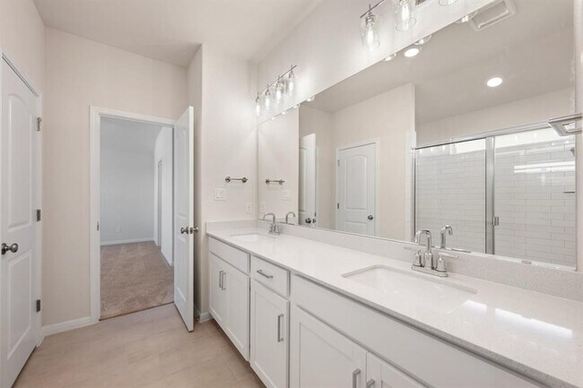 Building Photo - 245 Ranier Wy