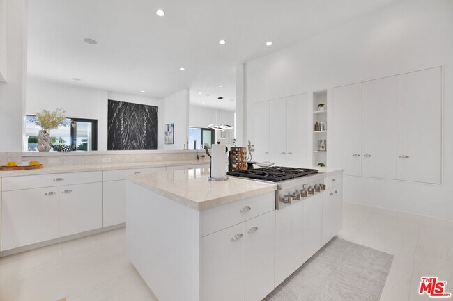 Building Photo - 30020 Morning View Dr