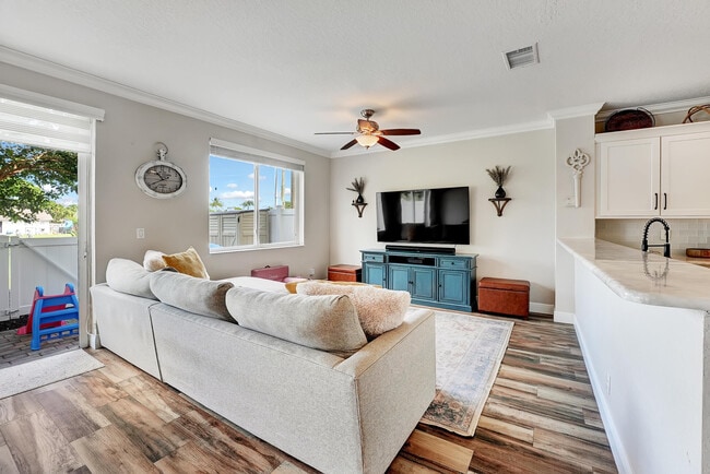 Building Photo - 3008 N Evergreen Cir