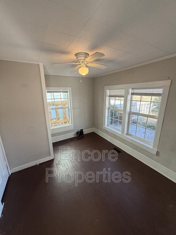 Building Photo - 1209 N Hyde Park Ave